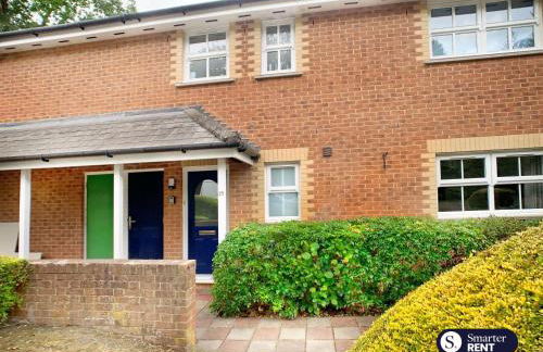 Wokingham - 2 Bedroom Maisonette - With Parking - Foto 1