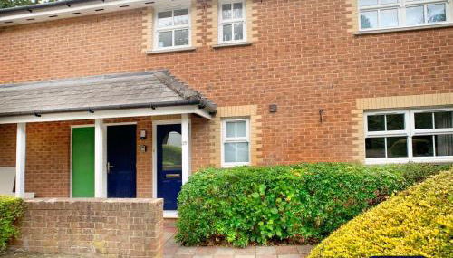 Wokingham - 2 Bedroom Maisonette - With Parking - Foto 1, Other