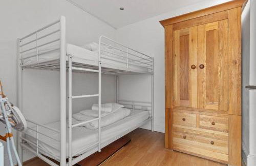 Luxury House, SeaViews, En-Suites & Private Pool - Photo 22