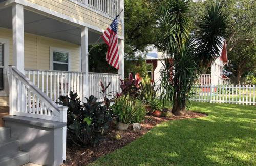 Downtown Dunedin! 2 bedroom 2 bath NO KIDS, NO PETS - Photo 10