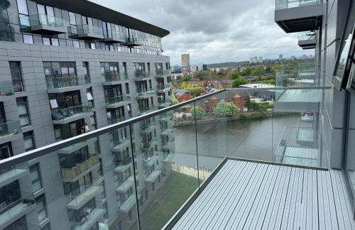 Penthouse height Flat, City View Balcony, Quiet, Free Wifi, Gym & More Minimalistic Home - Foto 13