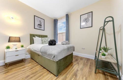 Lovely 4-BR Home In Leyton - Sleeps 14, Near Tube, Arcade, 100inchTV - Foto 33
