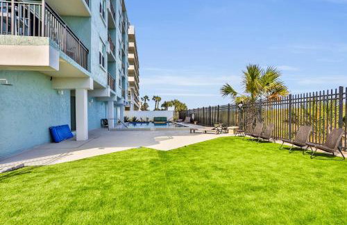 Oceanfront condo with pool, amazing view, balcony & beach access - Foto 27