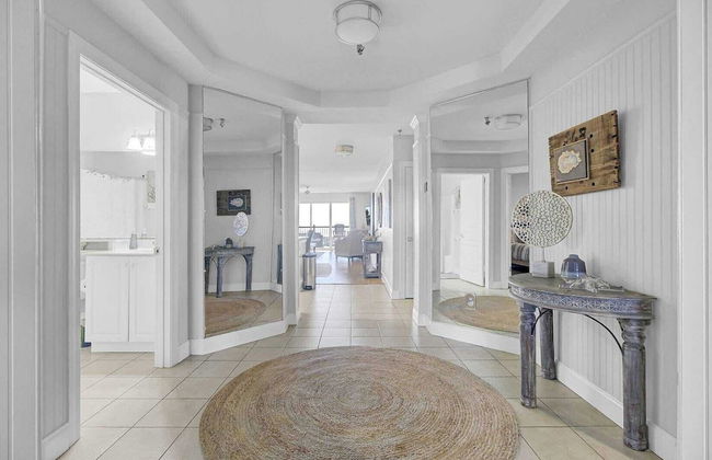 Beachfront 3bdr Condo w/ Pool & Deck Ocean Views Ocean Blvd #102 by Avantstay - Foto 24