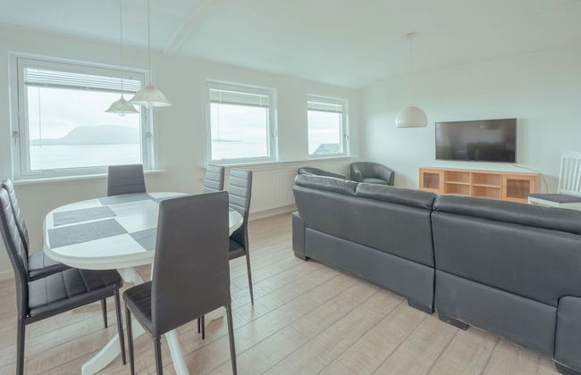 Sea View Apt / Central / Spacious / Free Parking - Photo 12