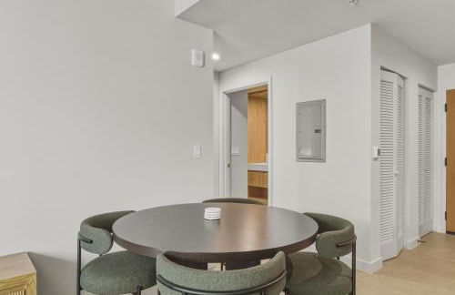 Central Downtown Condo with Pool & Gym - Foto 14