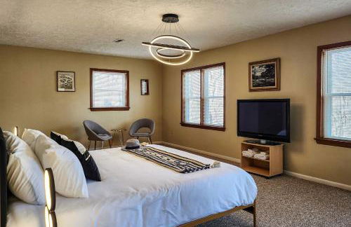 Hike, Golf and Swim! Rumbling Bald Resort Mtn Home - Photo 13