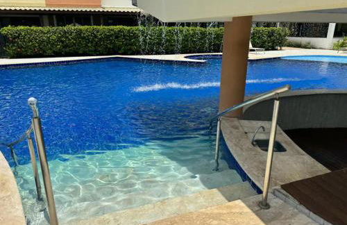 GUARAJUBA PARAÍSO DAS ÁGUAS - APT 2 quartos com AR e TV em TODOS os cômodos - Incluso Roupa de CAMA e BANHO - Filtro de Água Gelada e Maquina de Lavar dentro do APT - TOTAL CONFORTO PARA VC E SUA FAMILIA - Cond A beira da Lagoa e perto da PRAIA - Foto 7