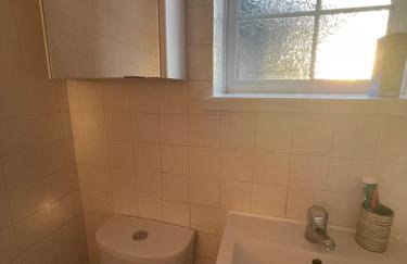 Wardown Place - Spacious 3 Bed House available for short term or long term Rental - Foto 21