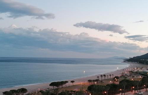 Apartamento con terraza, vistas playa y montaña - Foto 42