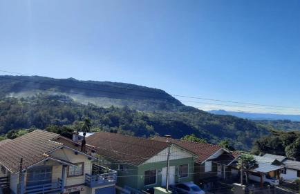 Refúgio Gramado: Seu Lar Temporário na Cidade dos Sonhos - Foto 2