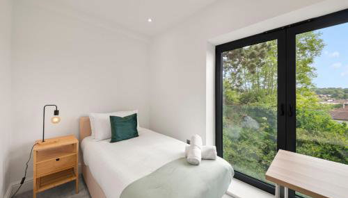 3 Bed House near Purley, by ARP Homes, Free Parking, Ideal for Long Stays & Insurance Bookings - Foto 2