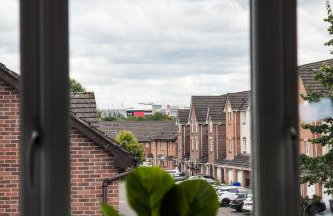 Stylish quaint home hosted by ESONGRACE Stays in Stoke-on-Trent - Perfect for Families - Contractors - Holiday makers - Emergency Housing - Professionals - Foto 22