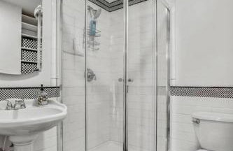 Immerse in Luxury Grand 5BR Lakefront Haven Views - Foto 38