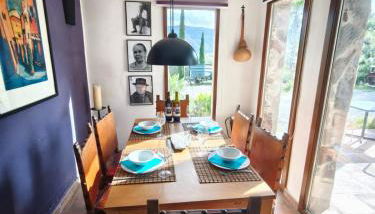 Künstlerhaus Finca Madreselva mit atemberaubenden Weitblick mit Infinitypool, kleinen Teichen und vielen Sitzplätzen in Tolox Malaga im Nationalpark Sierra de las Nieves, ideal für Entspannung, aber auch zum Wandern - Foto 5