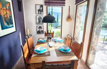 Künstlerhaus Finca Madreselva mit atemberaubenden Weitblick mit Infinitypool, kleinen Teichen und vielen Sitzplätzen in Tolox Malaga im Nationalpark Sierra de las Nieves, ideal für Entspannung, aber auch zum Wandern - Foto 5