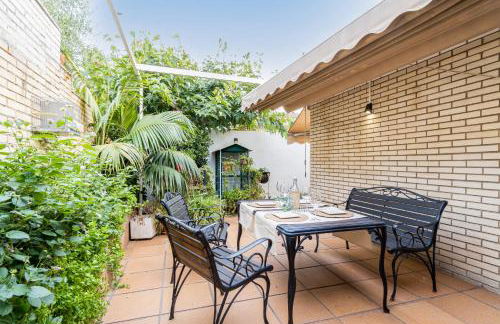 "Charm & Cozy 4BR - 3BA with Pool & Barbecue" - Photo 37