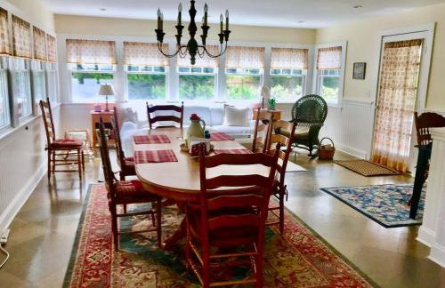 Gorgeous Hamptons Farmhouse - Get the Beach without the Traffic! - Foto 45