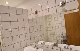 Red House Apartment With Swimming Pool - Photo 18