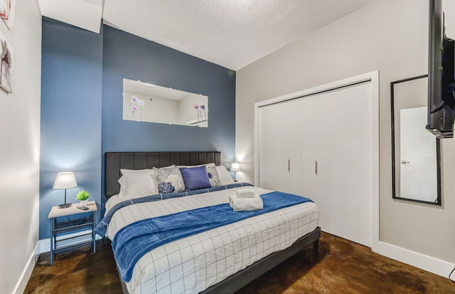 Luxury Condo Steps From Stampede Park - Photo 3