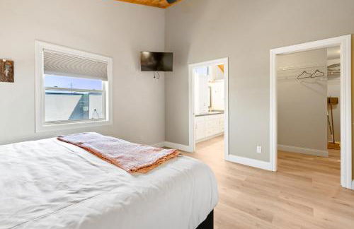 Upper Deck by Simple Life Rentals - Photo 21