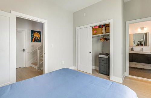 Luxe NW DC Condo with Rooftop Deck 7 Mi to Howard - Foto 12