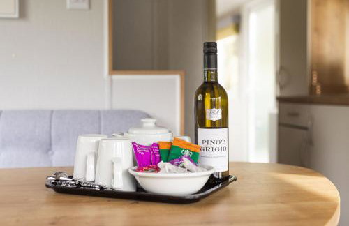 The Lake House - Quiet, Dog Friendly, By the Lake, Free Parking - Photo 12