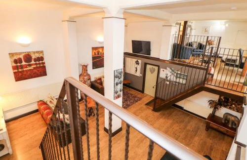 Cambridge Lodge - Photo 8