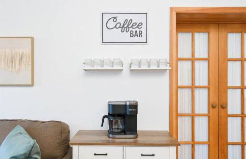 Cannon beach vibes, steps to the beach,WIFI,3 full bedroom en suites with 3 fireplaces,Near Downtown - Photo 32