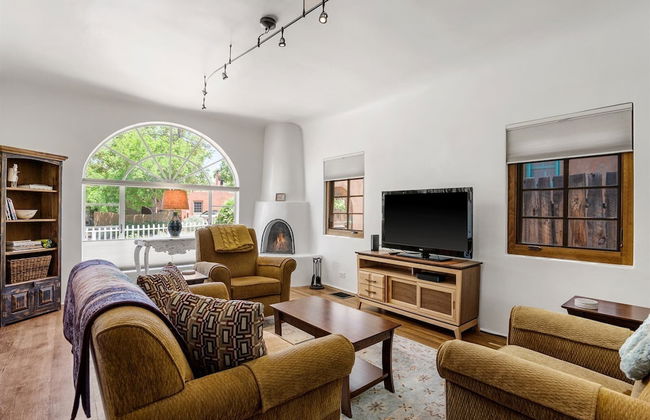 Casa O'keeffe - Five-minute Walk to The Plaza, Quiet Neighborhood, Comfort and Convenience - Foto 11