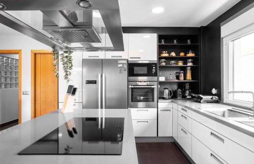 LE LLAR casa con 2 PISCINAS 1 CLIMATIZADA INTERIOR muy cerca de Santiago de Compostela - Foto 8