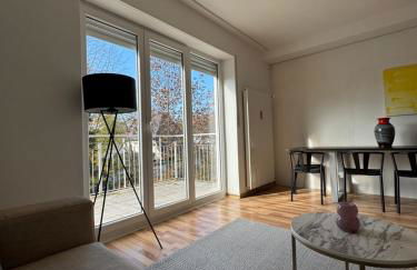 Quiet Family Apartment - 10 min to Center & Oktoberfest - Free Parking - Balcony - near Nymphenburg Palace & Botanical garden - Photo 2
