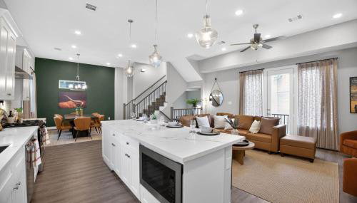 Modern EaDo Stay - 3BR Townhome w Private Deck - Foto 3