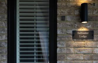 Saltwater Lodge - Air Conditioned 75yrd to the sea - Photo 1