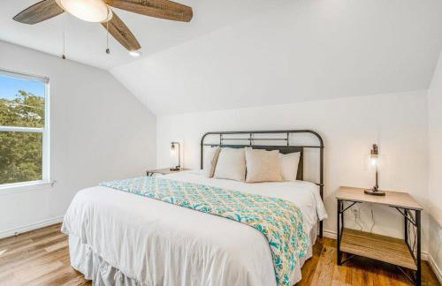 Lakefront Dog-Friendly Home with Kayaks, SUP's, Huge Screened Porch - Photo 15