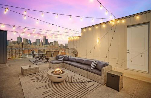 3-BD Luxury Living w Rooftop Garden Views - Photo 2