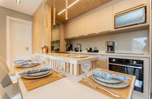 Luxuoso Apt Batel - 4 Minutos do Shopping Pátio Batel c/ Garagem, Piscina, Sauna e Academia - Foto 2