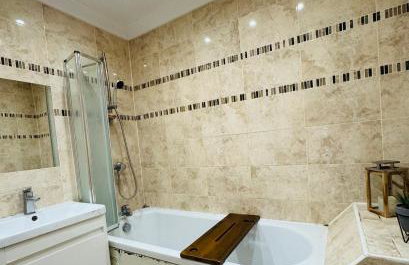 Charming 2 Bedroom Flat with Urban Views - Foto 6