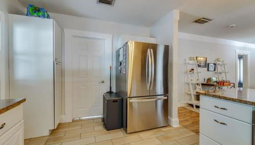 Cozy bungalow with Luxe Yard, Firepit, Pergola Area - Foto 3