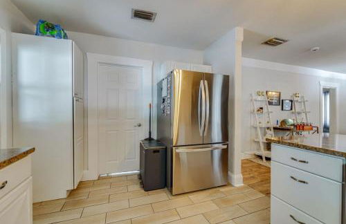 Cozy bungalow with Luxe Yard, Firepit, Pergola Area - Foto 3