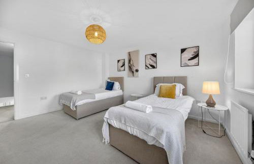 Spacious 4BR Newport Home - Ideal for Families & Groups - Foto 7