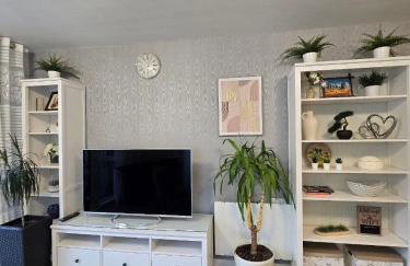 Contemporary 2-bedroom apartment with free gated parking, 2 bathrooms - for families, contractors, travellers for business and leisure - Photo 13