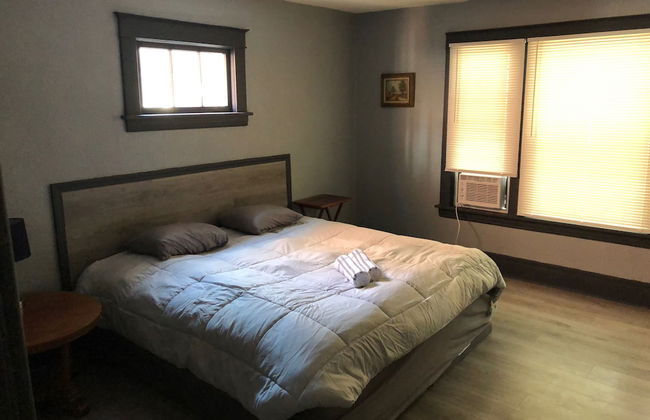 The 540 With Private Yard & Parking, Near Falls & Casino by Niagara Hospitality - Photo 5