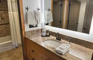 NEW! Marriott Slope View Ski in Ski out Luxury Studio Sleeps 4 Full kitchen, Amenities & Fee Parking - Foto 25