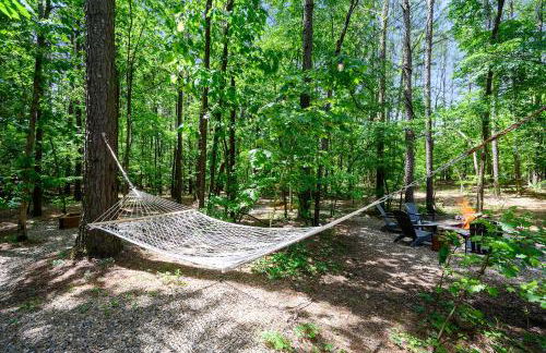 Hickory Bear - Cabin surrounded by pines, Sleeps 10, Hot Tub, Fire Pit, Arcade, Foosball Table & Deck Slide - Photo 75