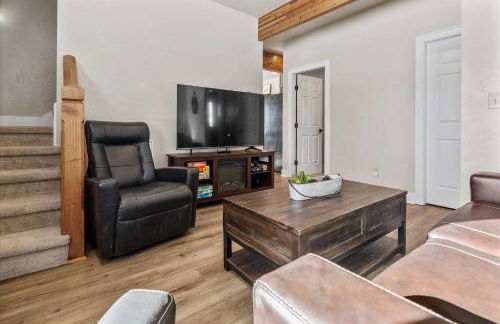 Modern Red Lodge Cabin - Walk to Broadway Ave - Foto 11