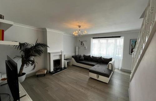 House - 3 bed 2 bath, self check in, amazing views! - Photo 2