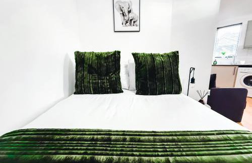 Chic Studio, Free parking, Sleeps 2 - Foto 10