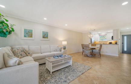 Walkable to Beach, Restaurants, Entertainment! - Photo 4