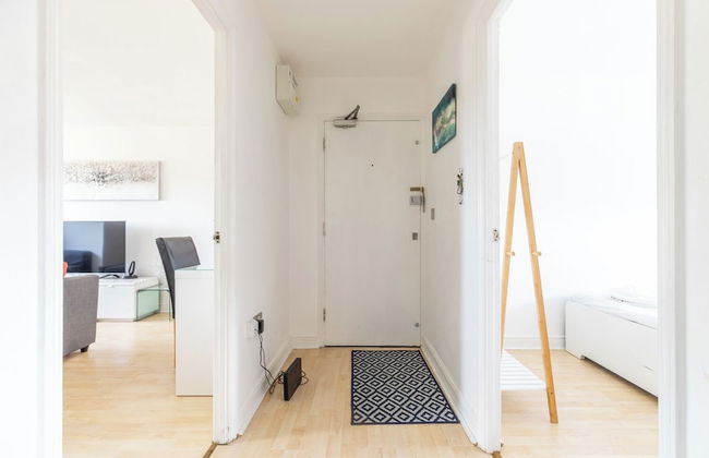 Skyline Haven Modern 2BR w/ Free Parking & 4kTV - Photo 79